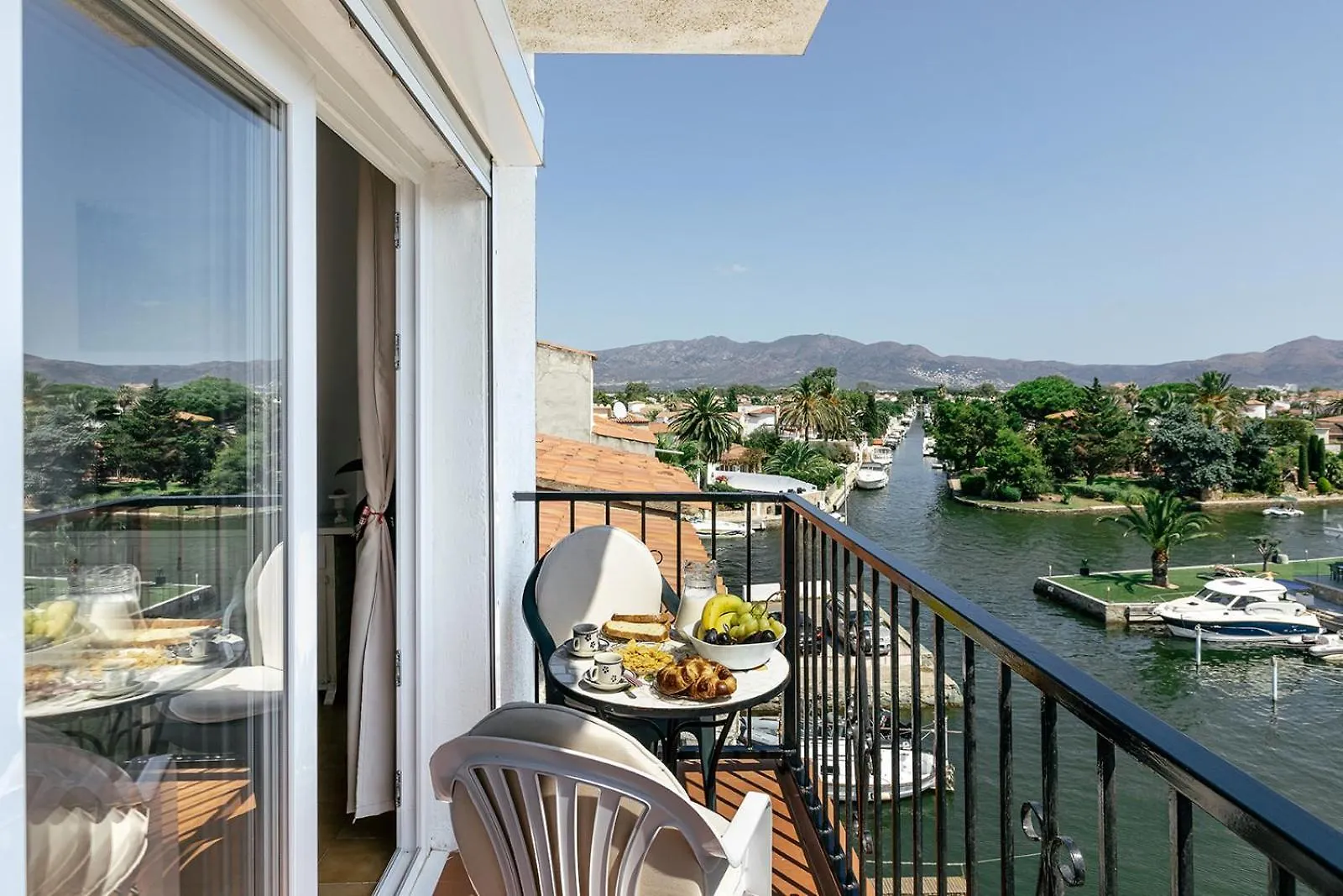 Lovely Mediterranean Penthouse In Costa Brava Empuriabrava Spain