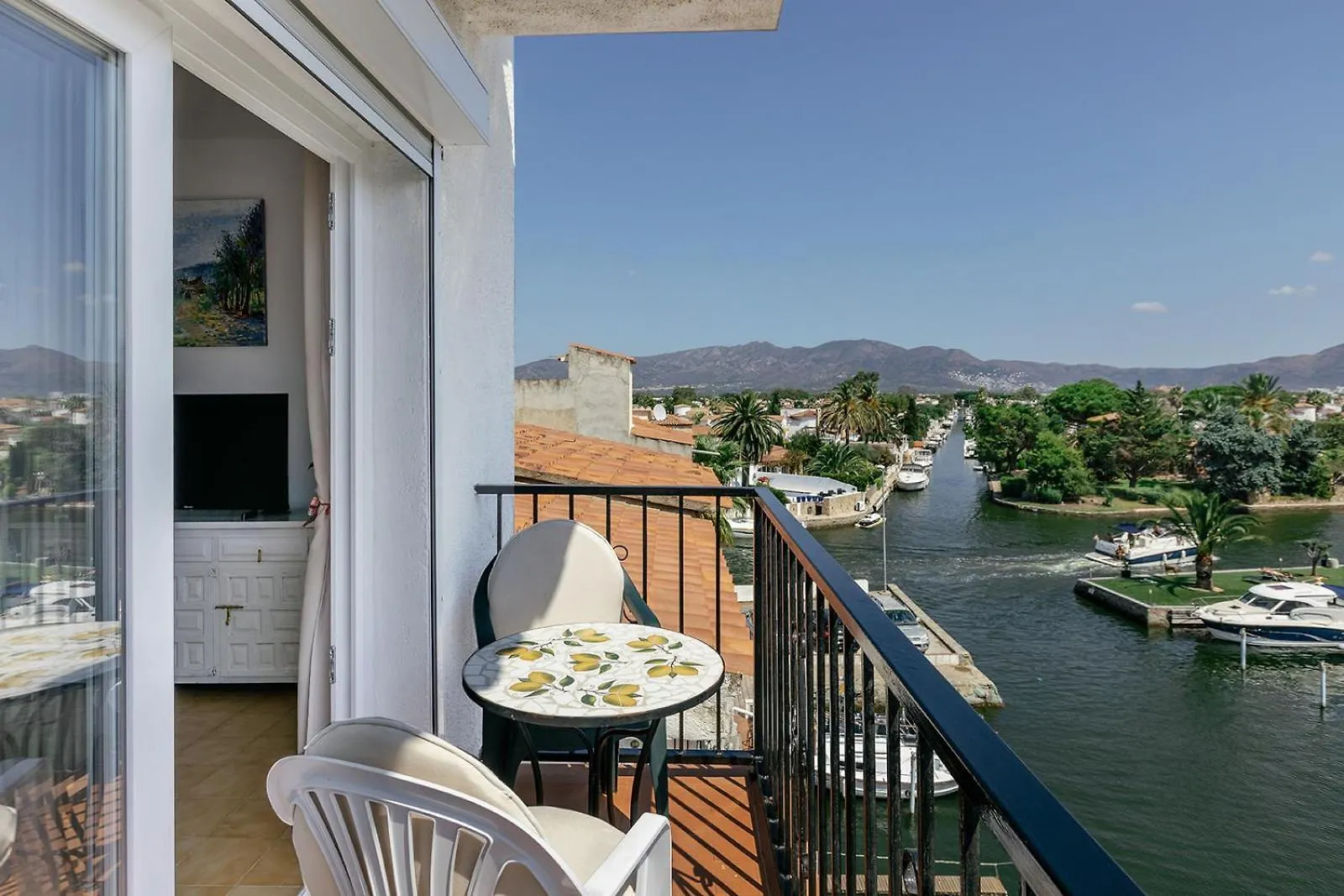 Lovely Mediterranean Penthouse In Costa Brava Empuriabrava